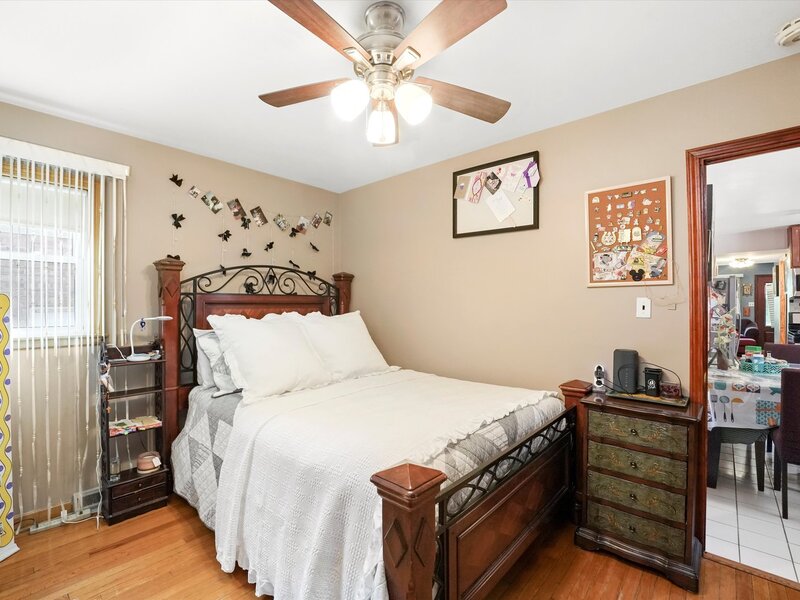 4551 W Foster Avenue Chicago IL 60630