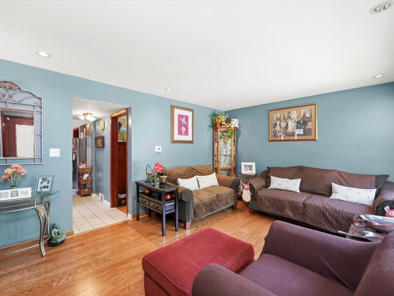 4551 W Foster Avenue Chicago IL 60630