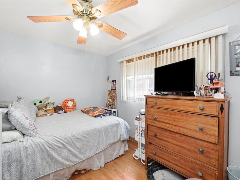 4551 W Foster Avenue Chicago IL 60630