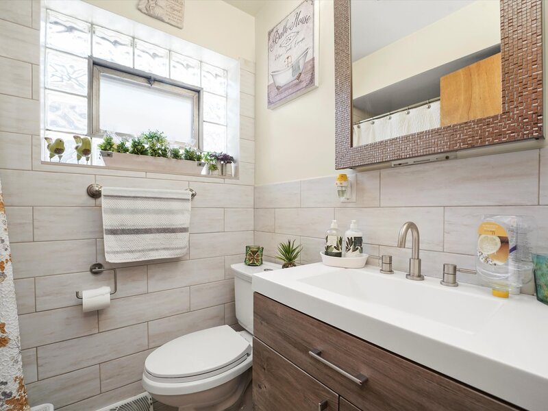 4551 W Foster Avenue Chicago IL 60630