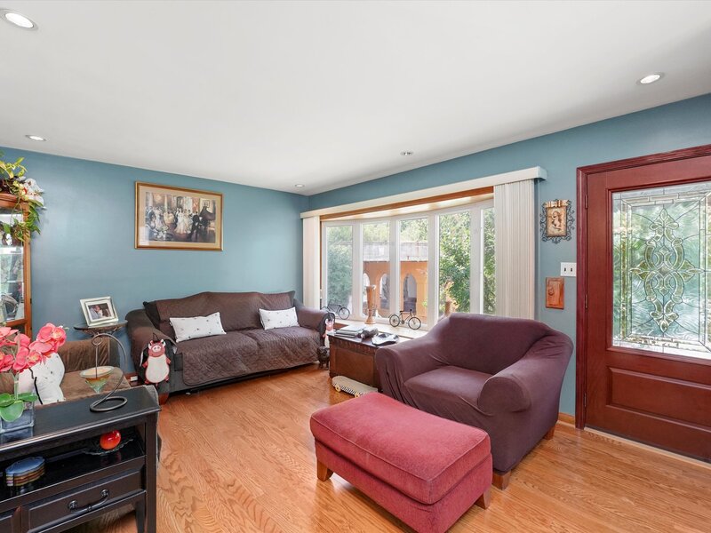 4551 W Foster Avenue Chicago IL 60630