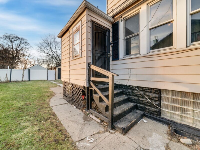 14446 Des Plaines Street Harvey IL 60426