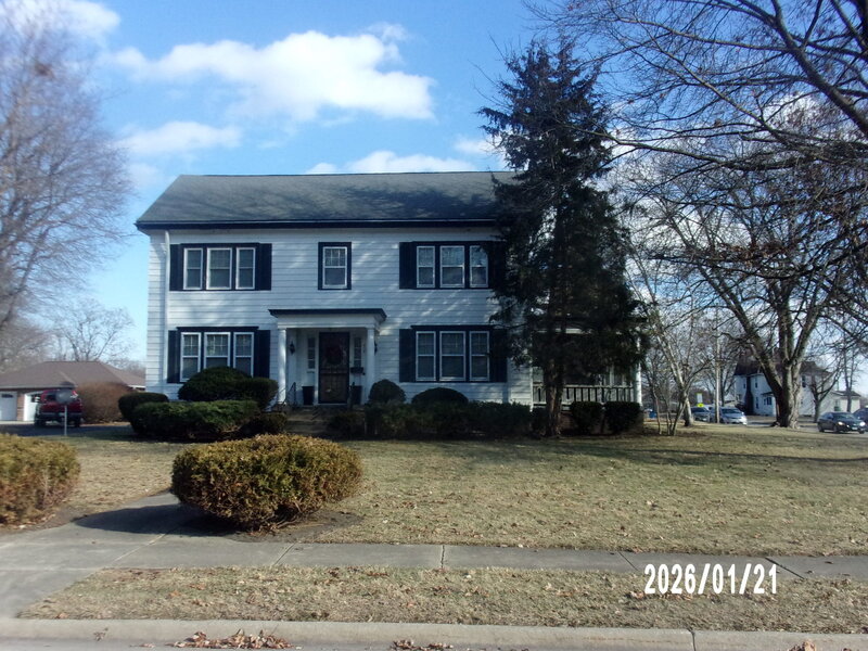 454 S 5th Street Watseka IL 60970