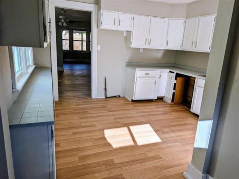501 W 8th Street Davenport IA 52803