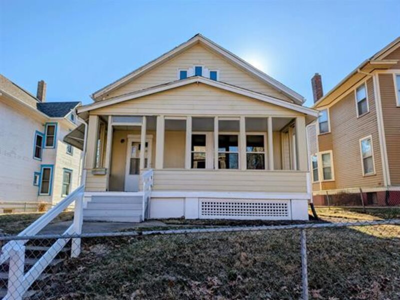 501 W 8th Street Davenport IA 52803