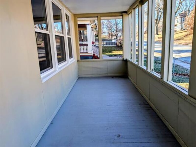 501 W 8th Street Davenport IA 52803