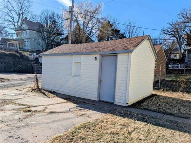 501 W 8th Street Davenport IA 52803