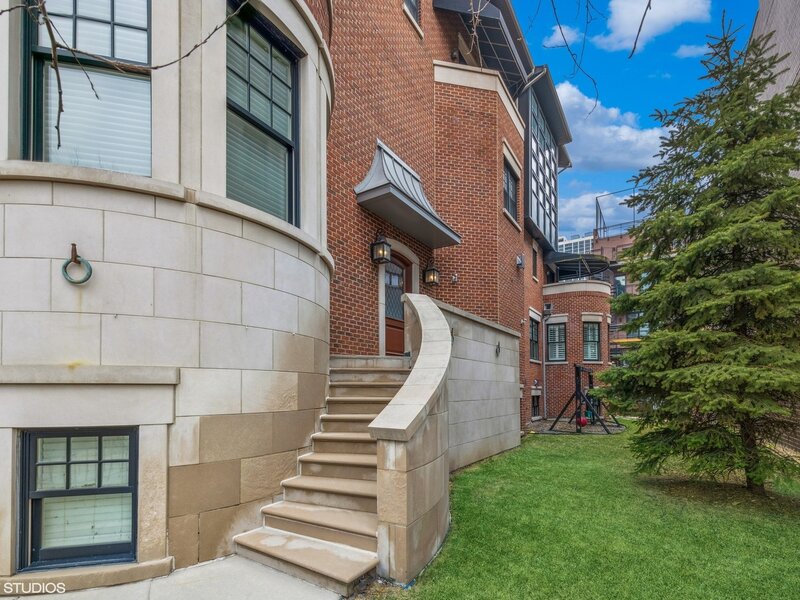 1515 N North Park Avenue Chicago IL 60610