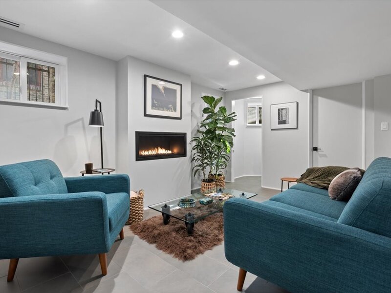 159 W Burton Place Chicago IL 60610