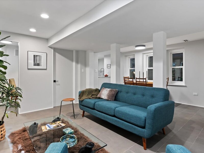 159 W Burton Place Chicago IL 60610