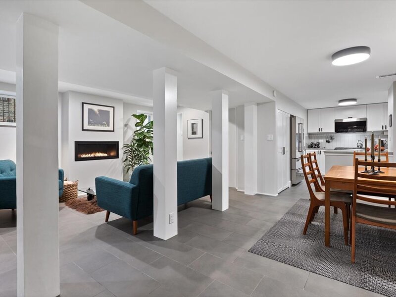 159 W Burton Place Chicago IL 60610