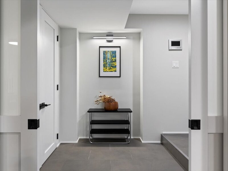 159 W Burton Place Chicago IL 60610