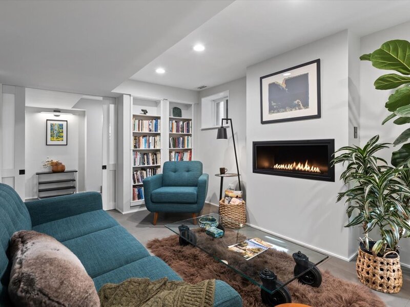 159 W Burton Place Chicago IL 60610