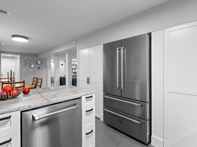 159 W Burton Place Chicago IL 60610