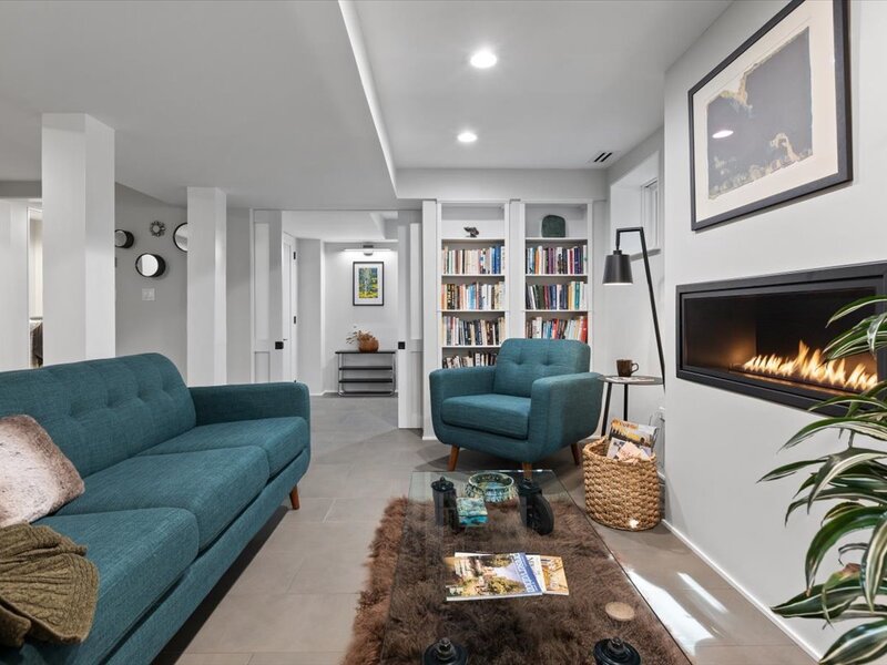 159 W Burton Place Chicago IL 60610