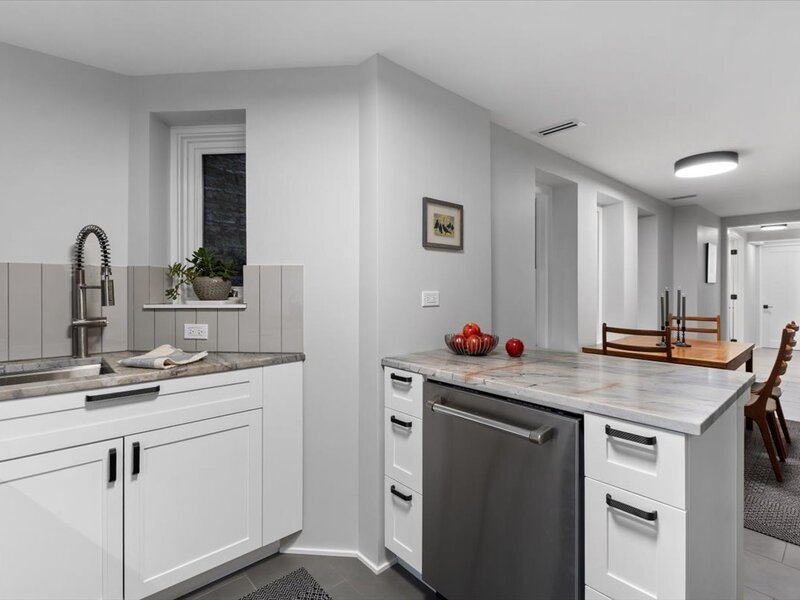159 W Burton Place Chicago IL 60610