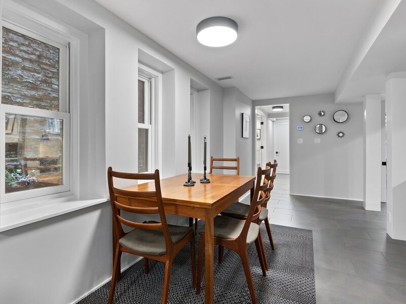 159 W Burton Place Chicago IL 60610