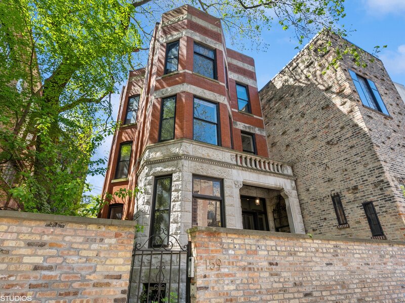 159 W Burton Place Chicago IL 60610