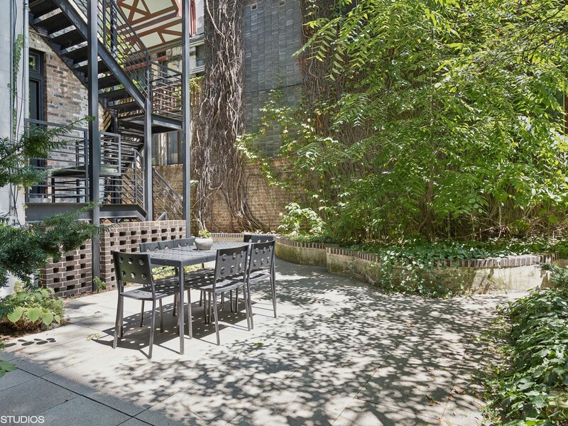 159 W Burton Place Chicago IL 60610