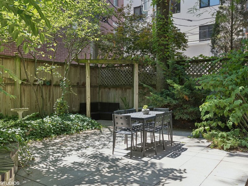 159 W Burton Place Chicago IL 60610