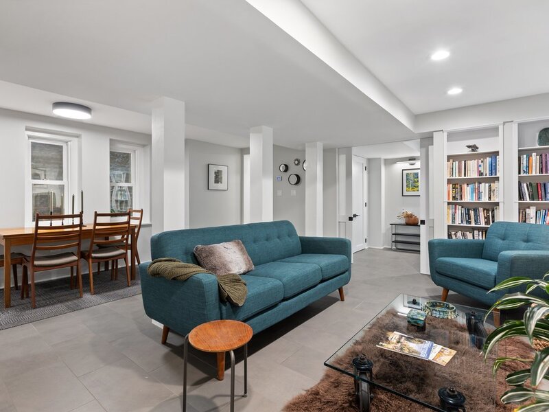 159 W Burton Place Chicago IL 60610