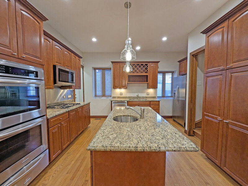 836 E 52nd Street Chicago IL 60615