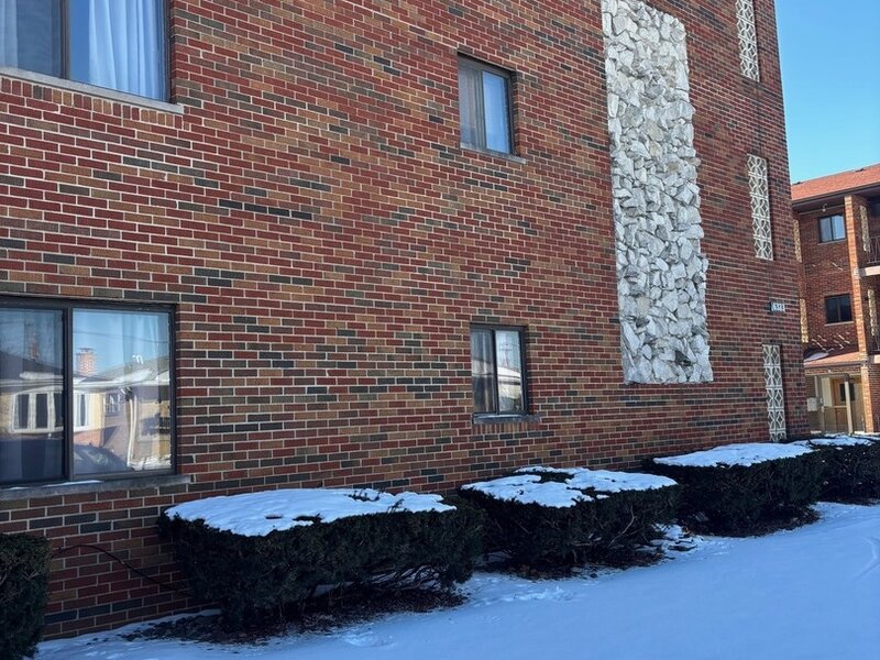 6323 W 64th Place Chicago IL 60638