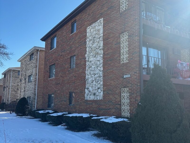 6323 W 64th Place Chicago IL 60638