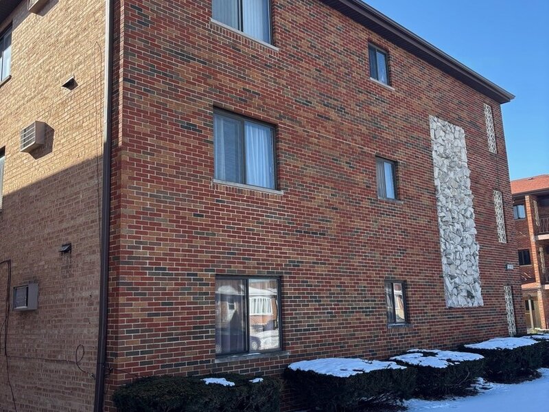6323 W 64th Place Chicago IL 60638