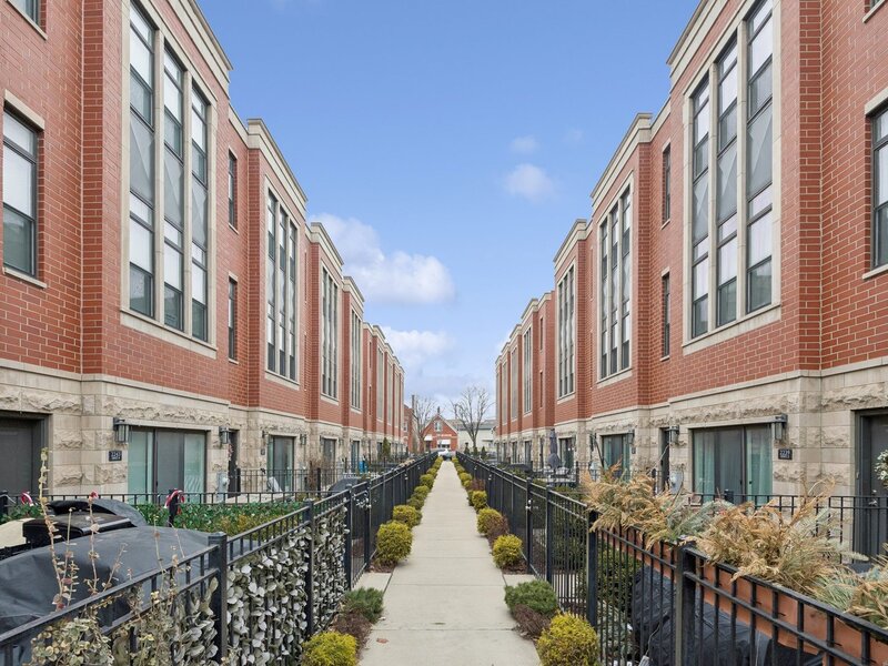 2237 W Coulter Street Chicago IL 60608