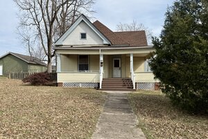 Photo of 811 N Market Street Marion IL 62959