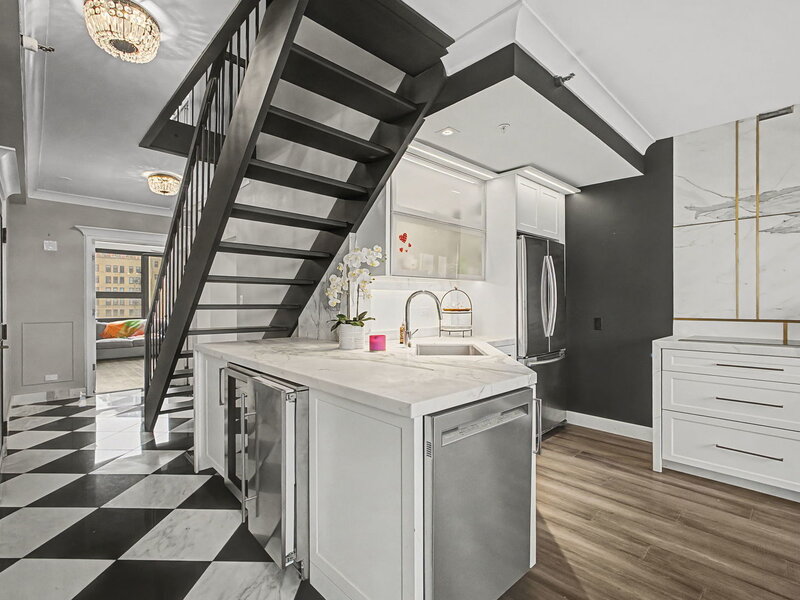 221 E Walton Place Chicago IL 60611