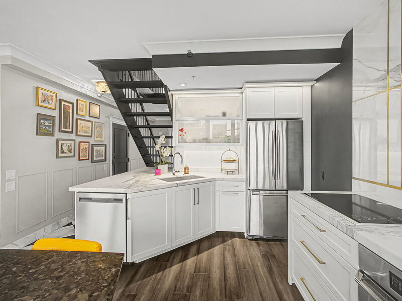 221 E Walton Place Chicago IL 60611
