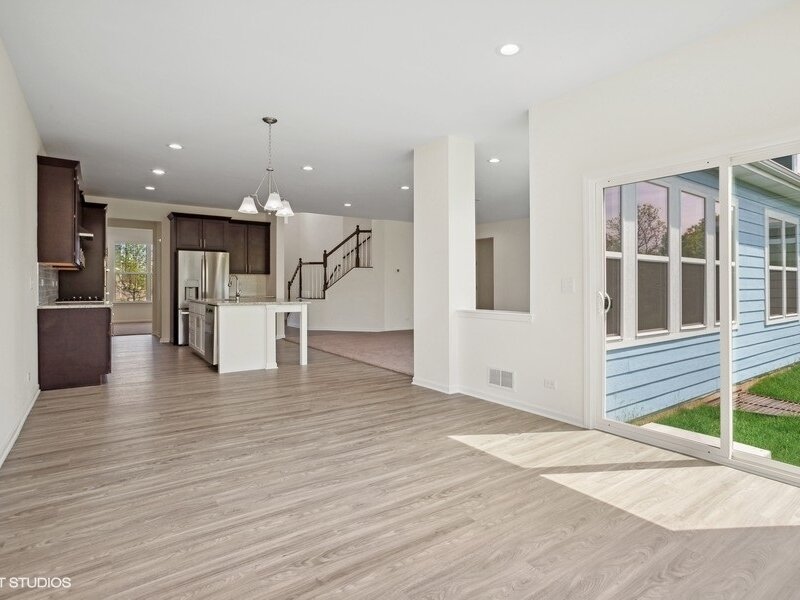 239 Stonington Drive Bloomingdale IL 60108