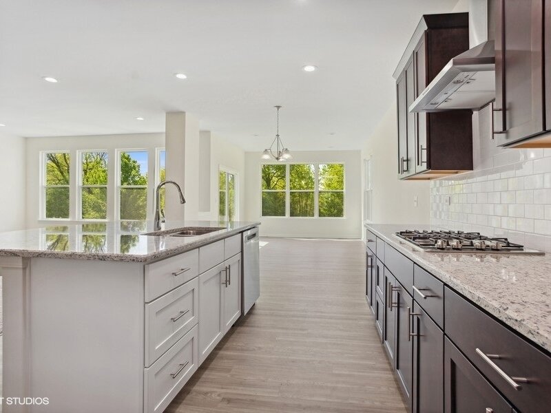 239 Stonington Drive Bloomingdale IL 60108