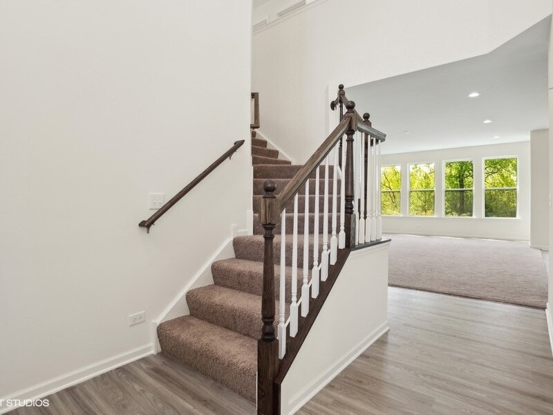 239 Stonington Drive Bloomingdale IL 60108