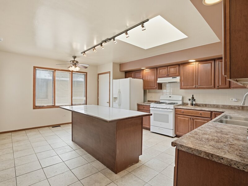 15641 Cottage Grove Avenue Dolton IL 60419