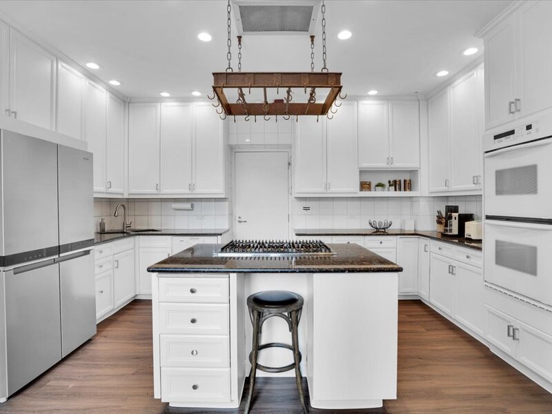 229 E Lake Shore Drive Chicago IL 60611