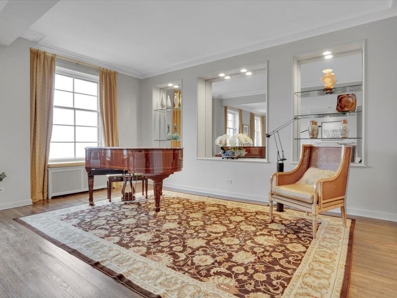 229 E Lake Shore Drive Chicago IL 60611