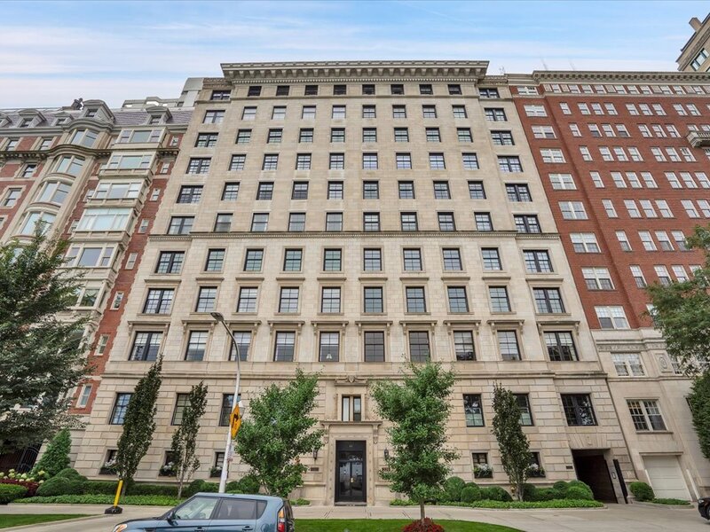 229 E Lake Shore Drive Chicago IL 60611
