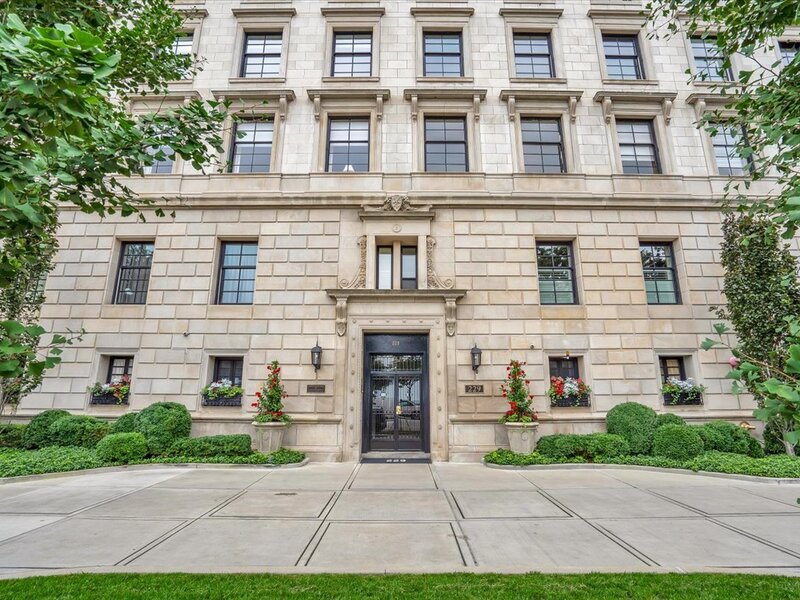 229 E Lake Shore Drive Chicago IL 60611