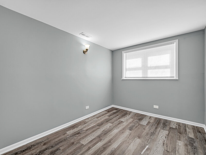911 E 76th Street Chicago IL 60619