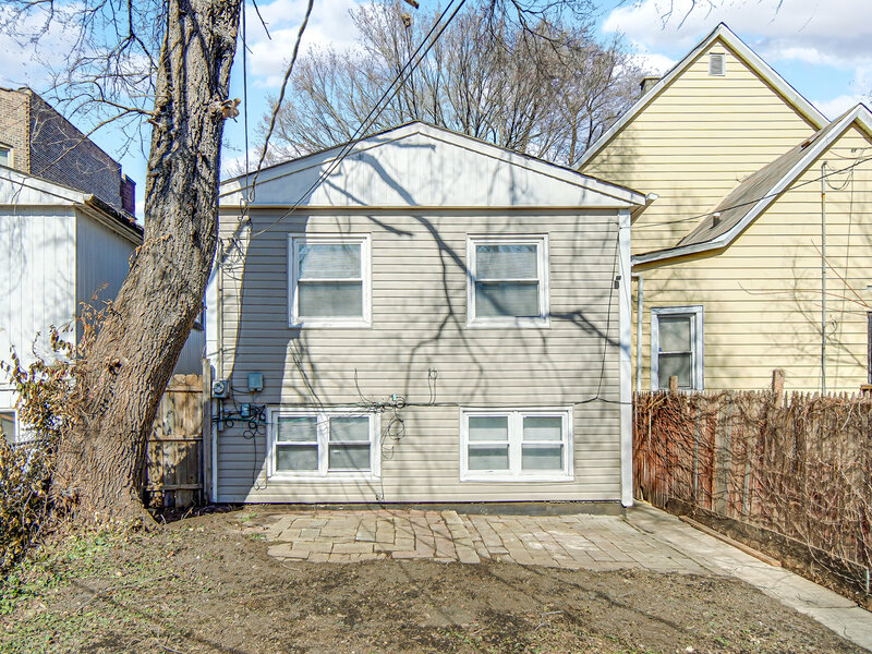 911 E 76th Street Chicago IL 60619