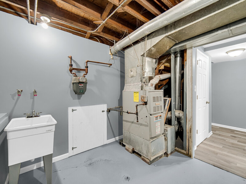911 E 76th Street Chicago IL 60619