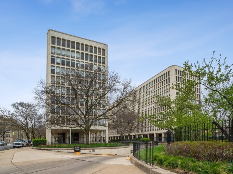 1450 E 55th Place Chicago IL 60637
