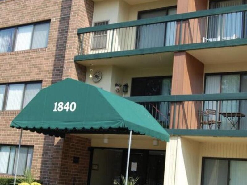 1840 Huntington Boulevard Hoffman Estates IL 60169