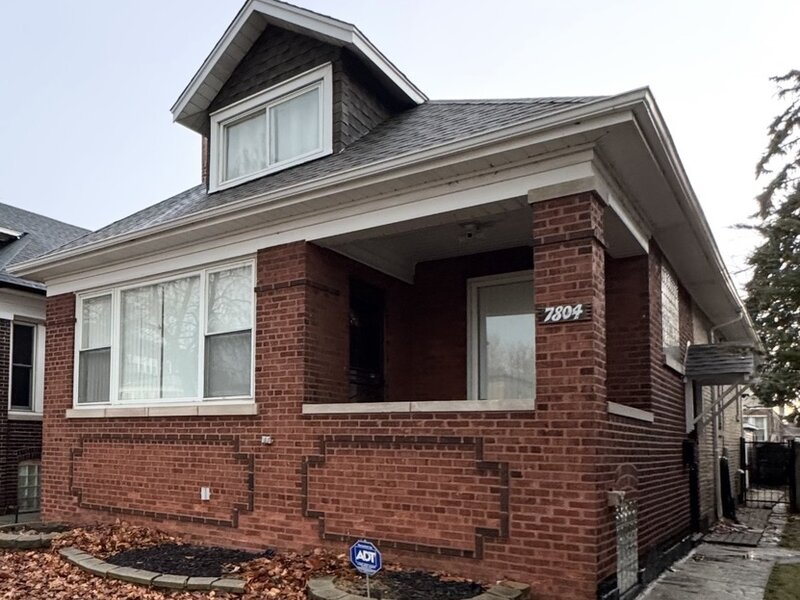 7804 S Paxton Avenue Chicago IL 60649