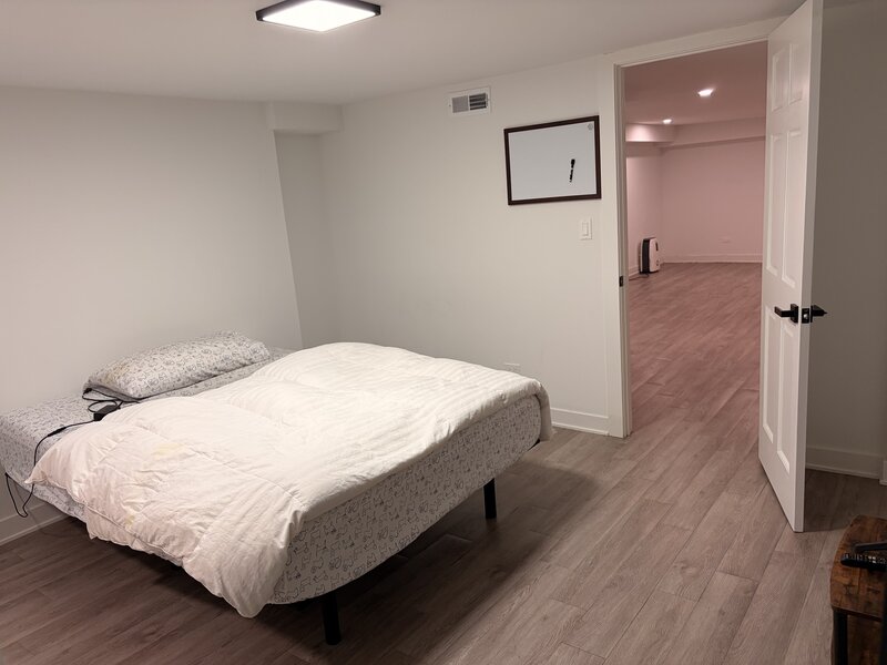 7804 S Paxton Avenue Chicago IL 60649