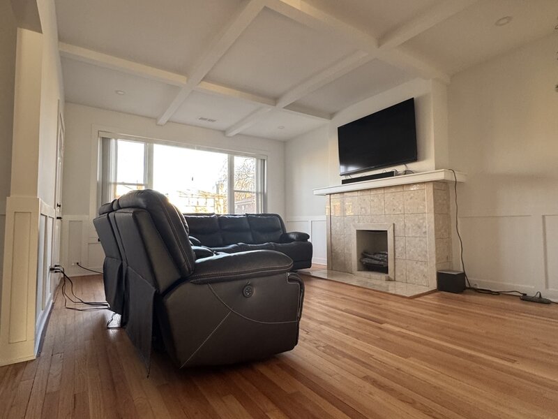 7804 S Paxton Avenue Chicago IL 60649