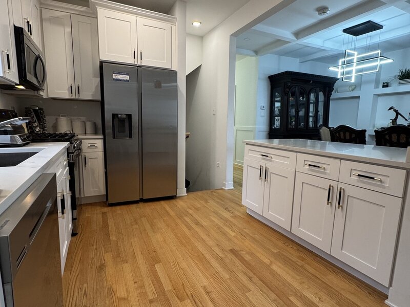 7804 S Paxton Avenue Chicago IL 60649